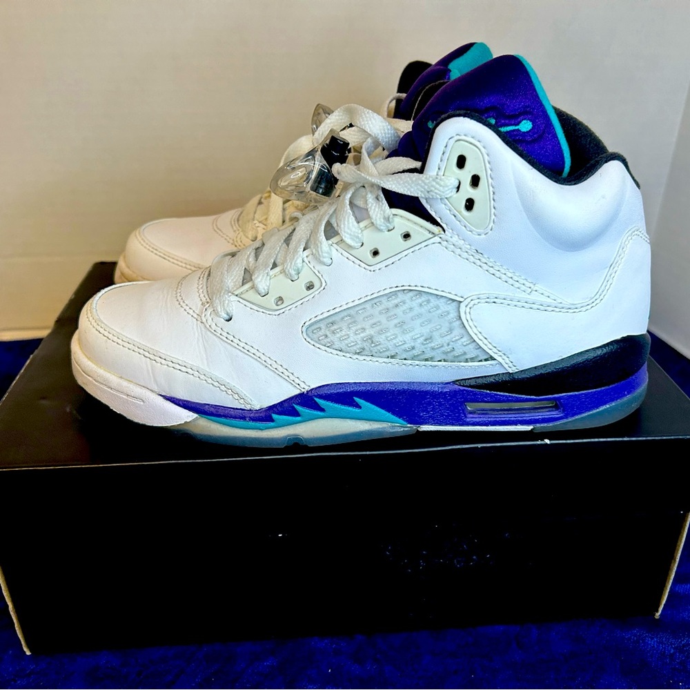 Authentic “Grapes” Nike Air Jordan 5 Retro (GS) 💜 size 6Y